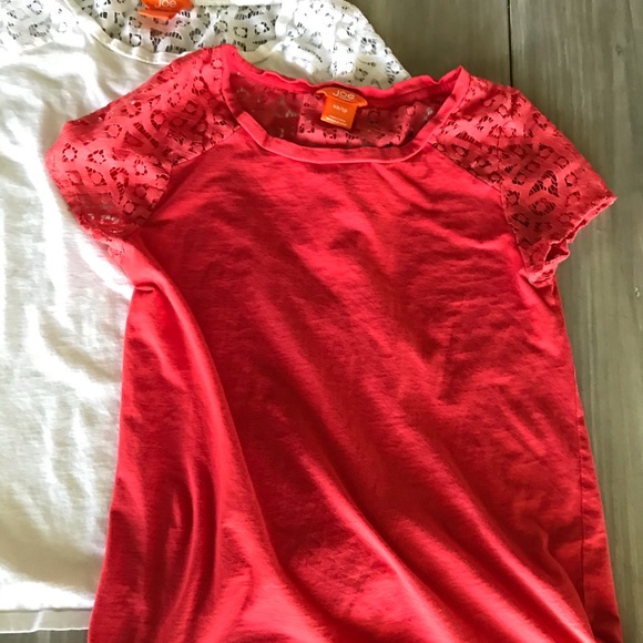 Two cute Tops 🌻 - Picture 2 of 2